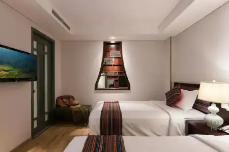 Au Lac Legend - 8