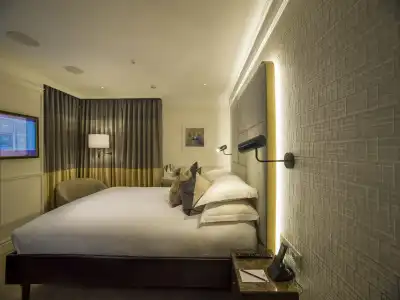 The Guardsman and Residences - 51