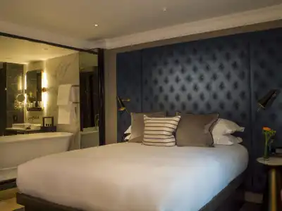 The Guardsman and Residences - 42