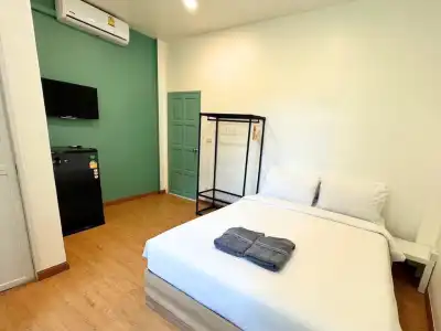 Sleepy Station Hostel - 38