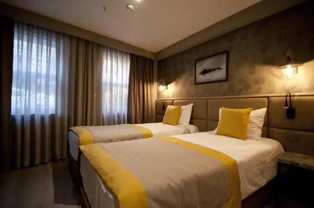 Seraglio & Suites - 103