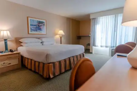 Howard Johnson by Wyndham Anaheim and Water Playground - 86