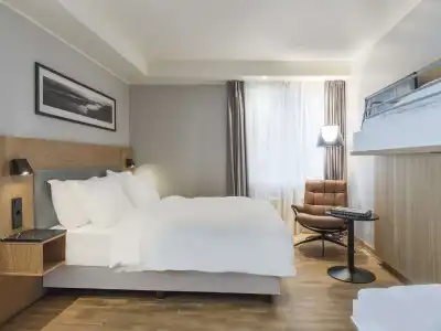 Radisson Blu, - 82