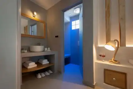 Neptune Luxury Spa Suites - 49