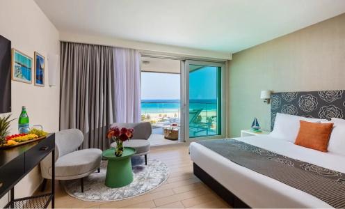 West All Suites - 32