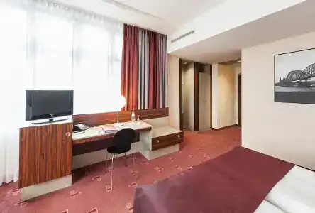 Premier Inn Köln City Mediapark - 62