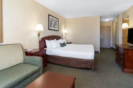Ramada by Wyndham Reno and Casino - 12