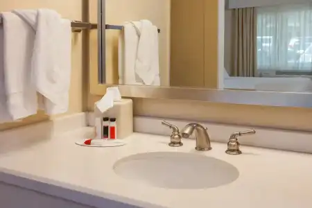 Days Inn by Wyndham San Diego Circle - 33