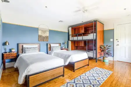 Miami River Inn By Renzzi - 63