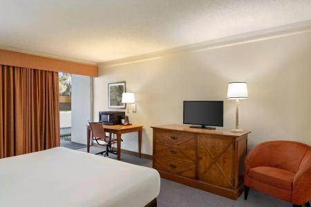 Baymont by Wyndham Daytona Beach/Intl Speedway - 21
