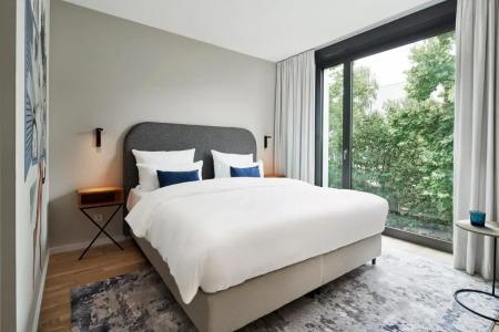 June Six Berlin City West - 2