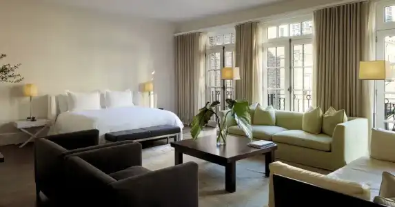 The Mercer - 81