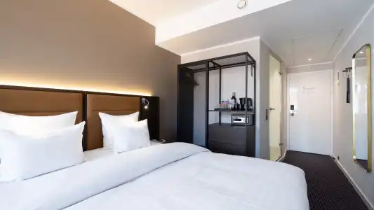 The Square - 104