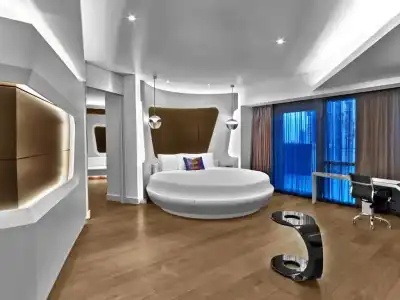 V, Curio Collection by Hilton - 71