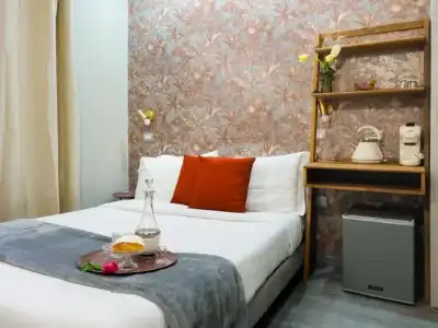 Cest La Vie Suites - 11