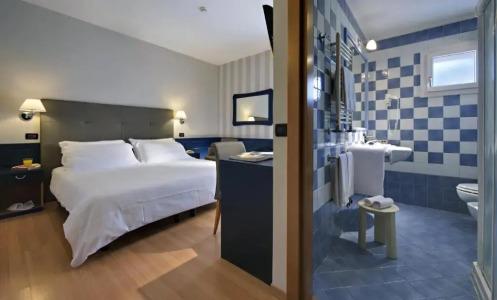 Orient & Pacific - 40