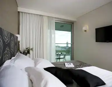West All Suites - 35