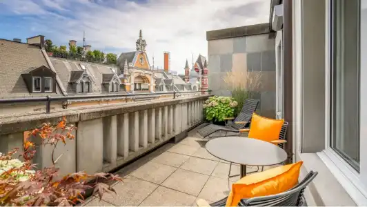 Neues Schloss Privat Zurich, Autograph Collection - 41