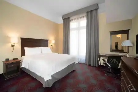 Hampton Inn & Suites by Hilton Mexico City - Centro Historico - 3