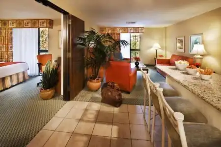 Howard Johnson by Wyndham Anaheim and Water Playground - 90