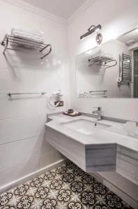 Rose Garden Suites - 74