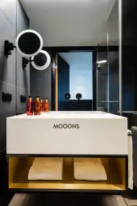 MOOONS - 51