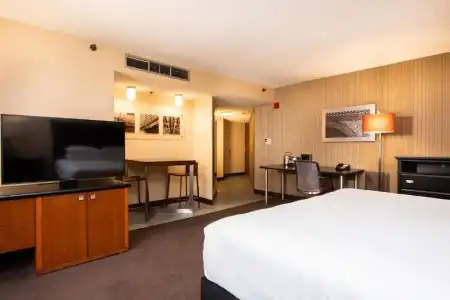Hyatt Regency - 92