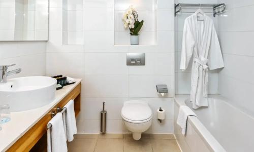 West All Suites - 33