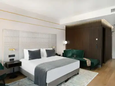 Emerald Downtown Suites - 38