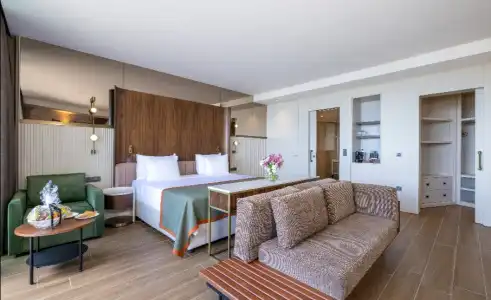 Nirvana Cosmopolitan - 38