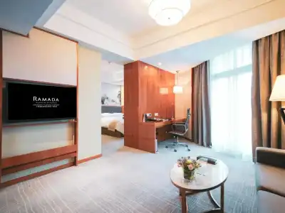 Ramada Plaza by Wyndham Shanghai Pudong Airport - 53