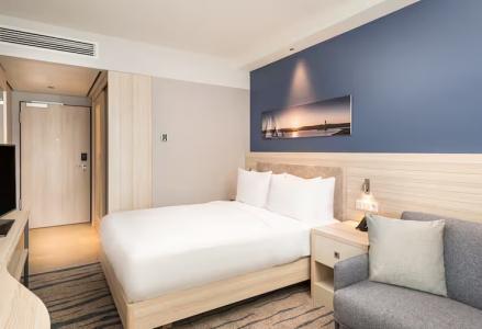 Hampton by Hilton - 19
