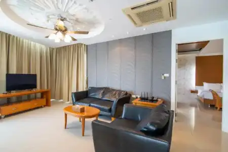 Royal Beach View Suites - 41
