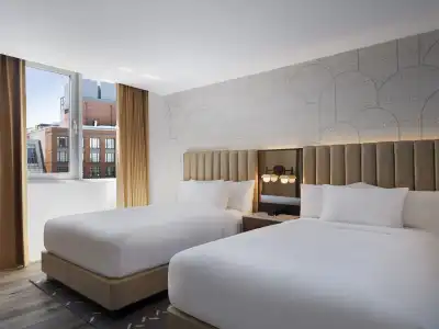 Courtyard by Marriott New York Manhattan/SoHo - 12