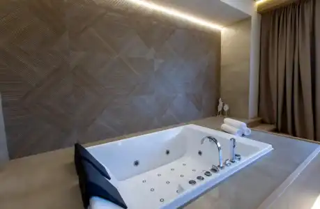 Kamarooms Business & Spa - 81