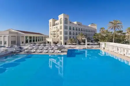 Las Arenas Balneario Resort - 0