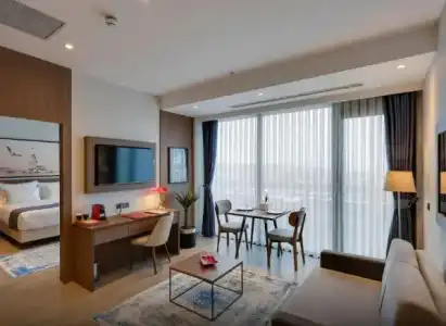 Ramada by Wyndham Old City - 81