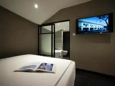 Venue - The Lily - 32