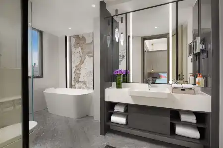 Crowne Plaza Shanghai Nanjing Road by IHG - 9