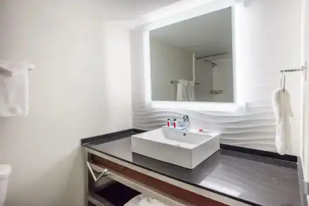 Ramada by Wyndham Austin South - 27