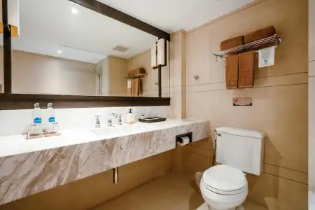 Sawaddi Patong Resort & Spa by Tolani - 56
