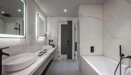 Radisson Blu Royal, - 32