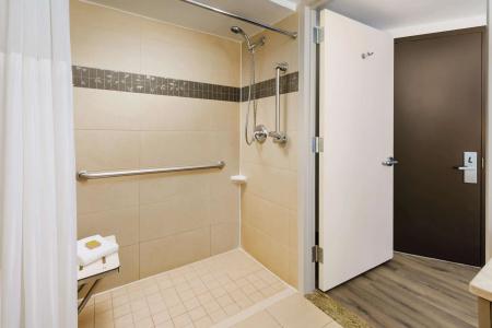 Doubletree Chelsea - 11