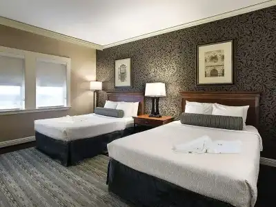 The Whitehall Houston - 37