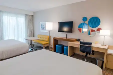 Howard Johnson by Wyndham Anaheim and Water Playground - 38