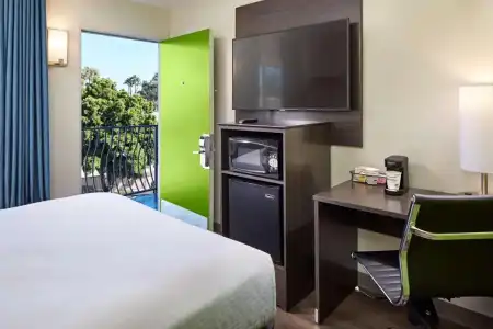 SureStay by Best Western San Diego Pacific Beach - 9