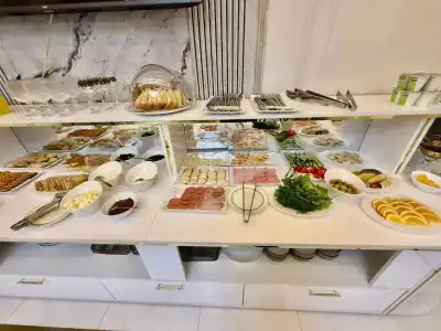 Isak Hoja - 25