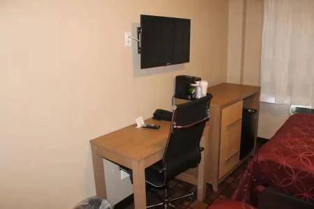 Days Inn by Wyndham Brooklyn Borough Park - 9