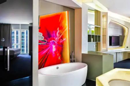 V, Curio Collection by Hilton - 91