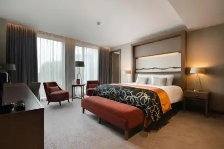 Clayton Chiswick - 3